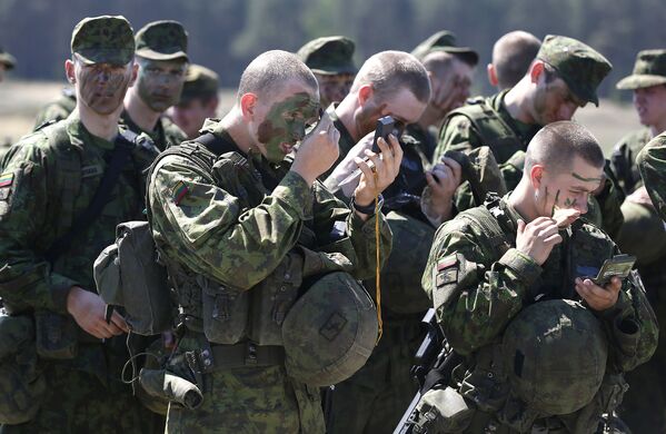 Солдаты литовской армейской мотострелковой бригады «Железный Волк»