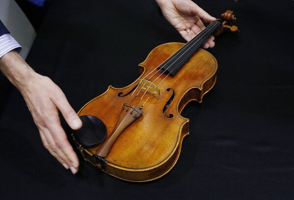 Скрипка Антонио Страдивари на аукционе Sotheby's в Гонконге