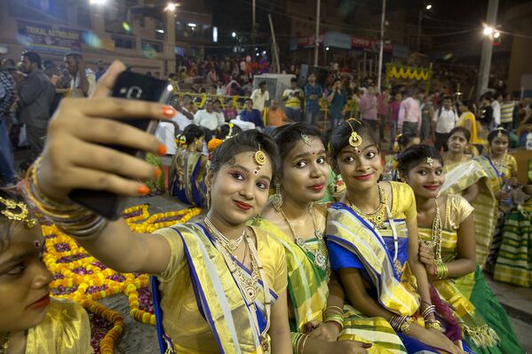 Фестиваль Ганга Душера в индийском городе мертвых Варанаси, Индия