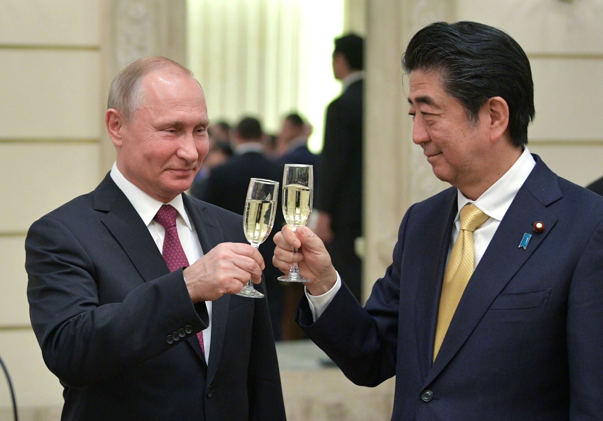 Президент РФ В. Путин и премьер-министр Японии С. Абэ на открытии Года Японии - ИноСМИ, 1920, 07.12.2021