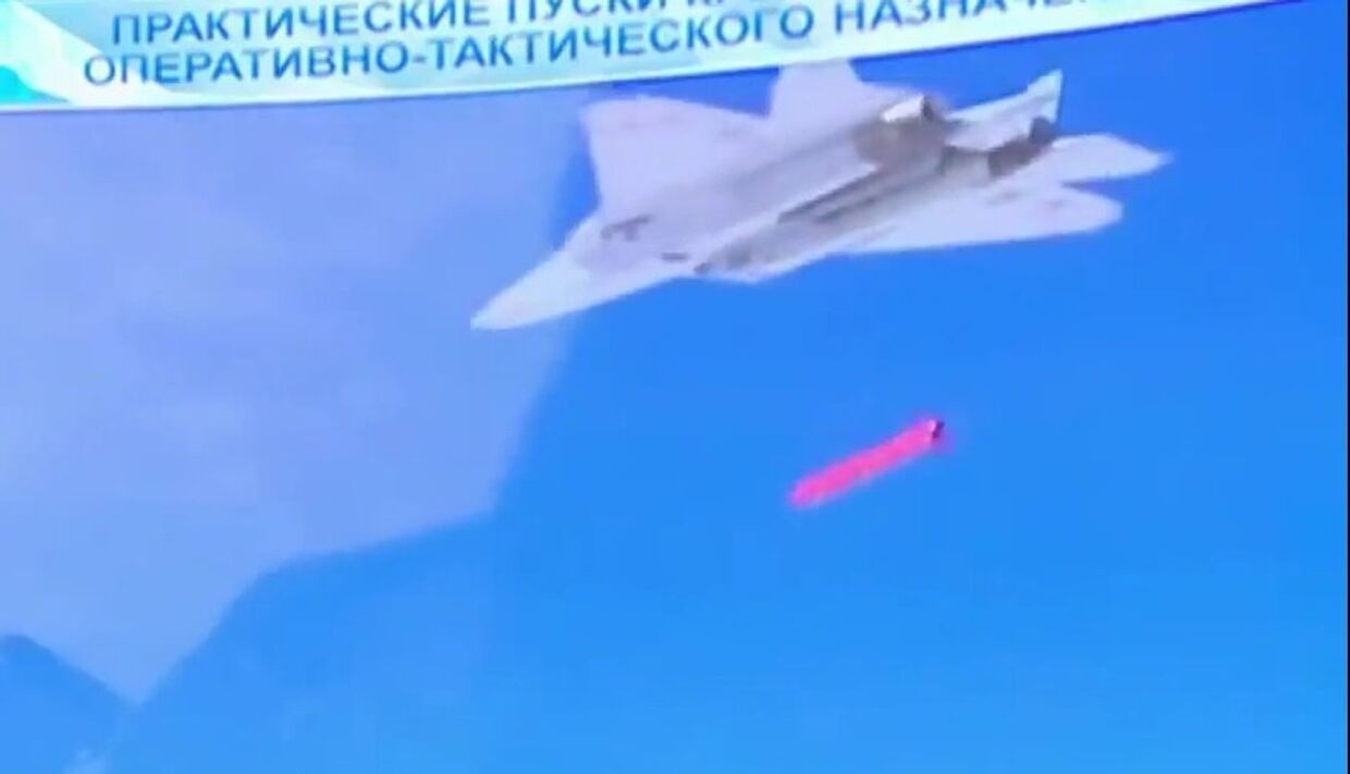 Мощно и точно: Су-57 проверил новую ракету