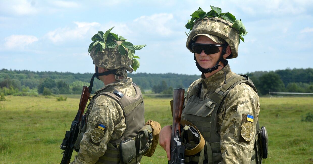 Солдаты ВСУ во время учений во Львовский области