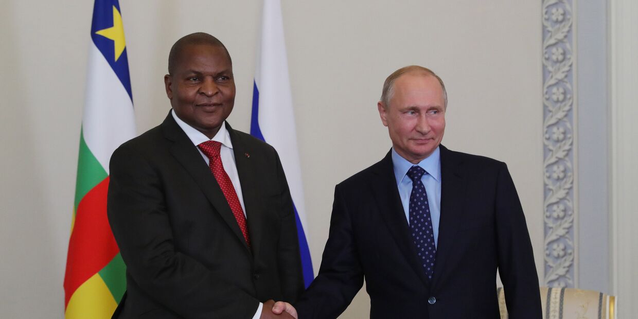 Президент РФ Владимир Путин и президент Центральноафриканской Республики Фостен Арканж Туадера во время встречи