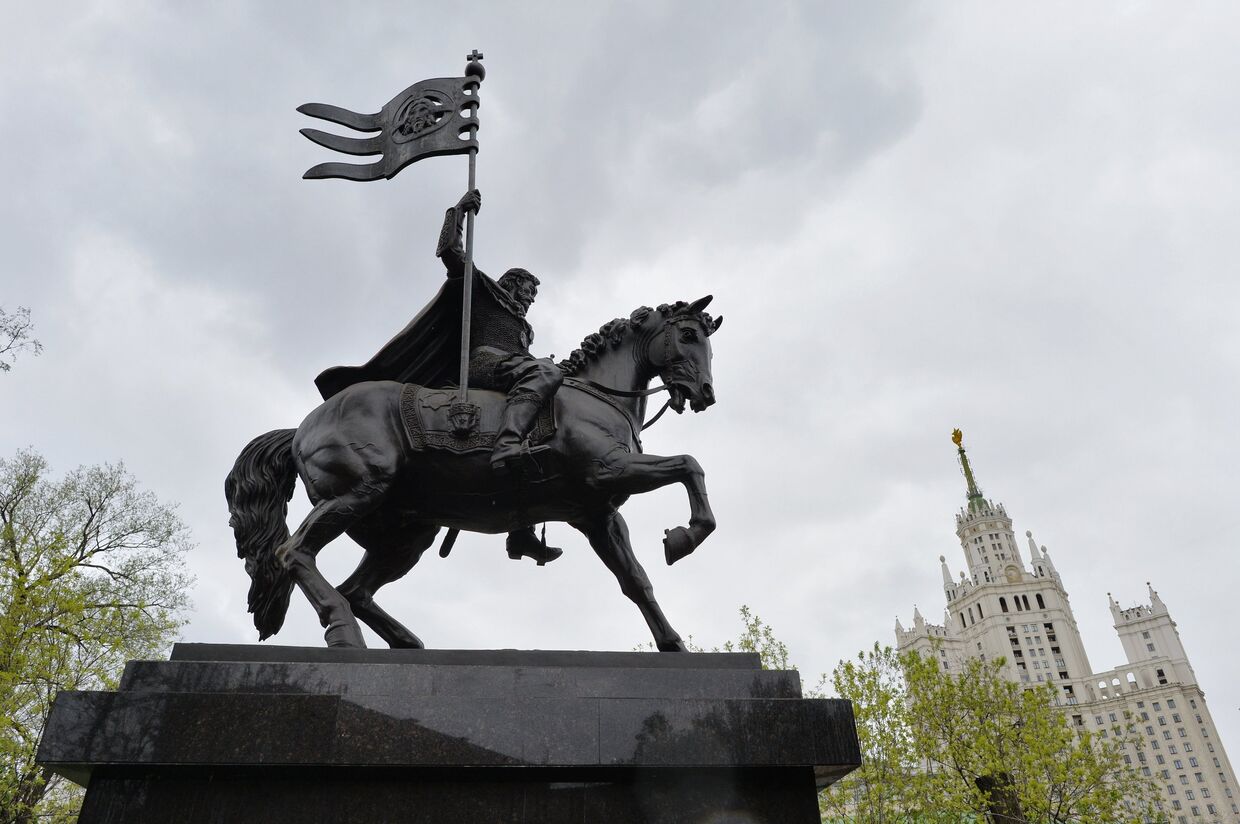 Памятник князю Дмитрию Донскому установлен в Москве