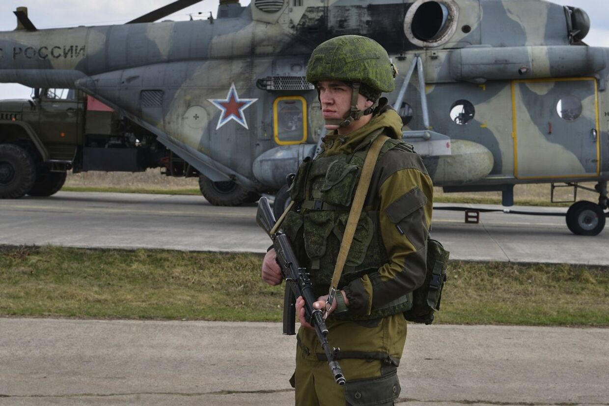 Военнослужащий на учениях ВДВ на полигоне Опук в Крыму