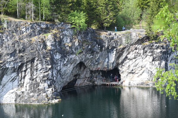 Озеро в горном парке Рускеала Озеро в горном парке Рускеала