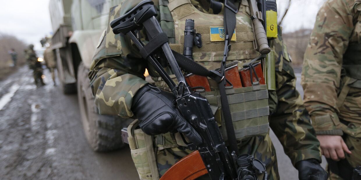 Солдаты украинской правительственной армии в районе возле деревни Дебальцево, Донецкая область