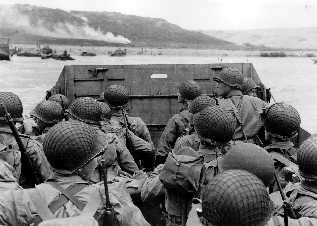 Американский десант приближается к месту высадки на берег «Омаха»