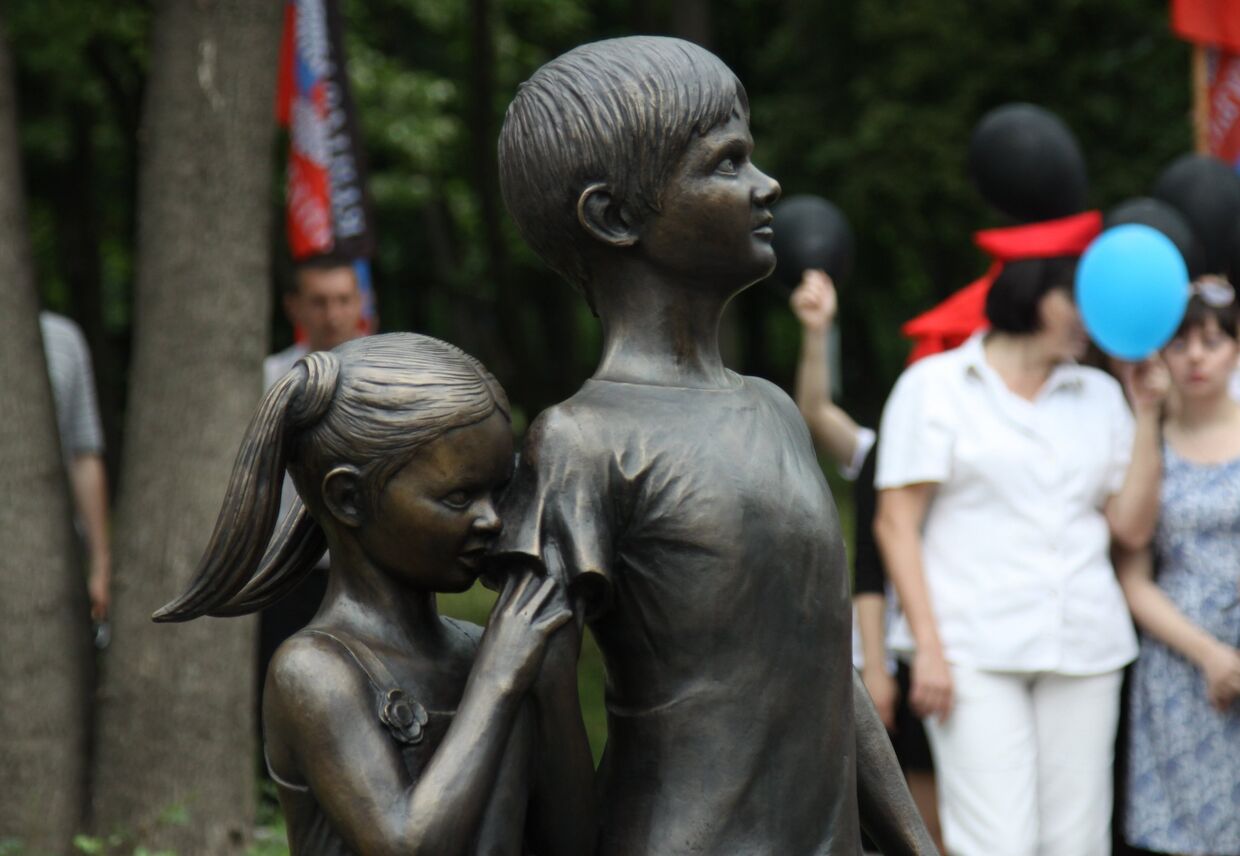 Памятная скульптура «Детям Донбасса, детям войны»