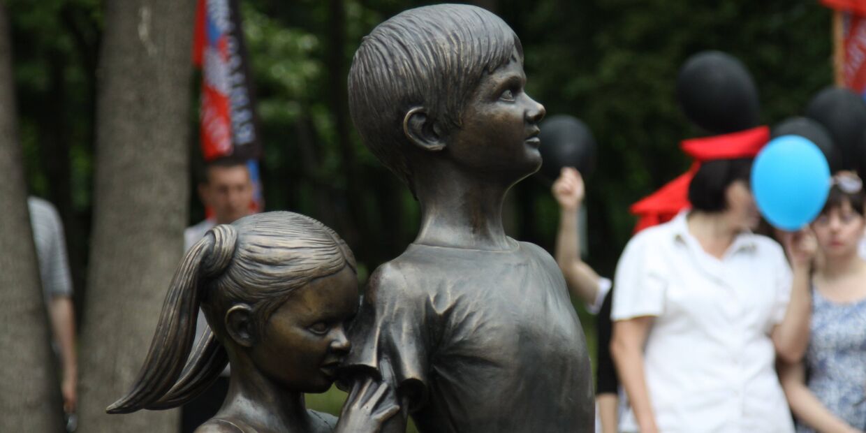 Памятная скульптура «Детям Донбасса, детям войны»