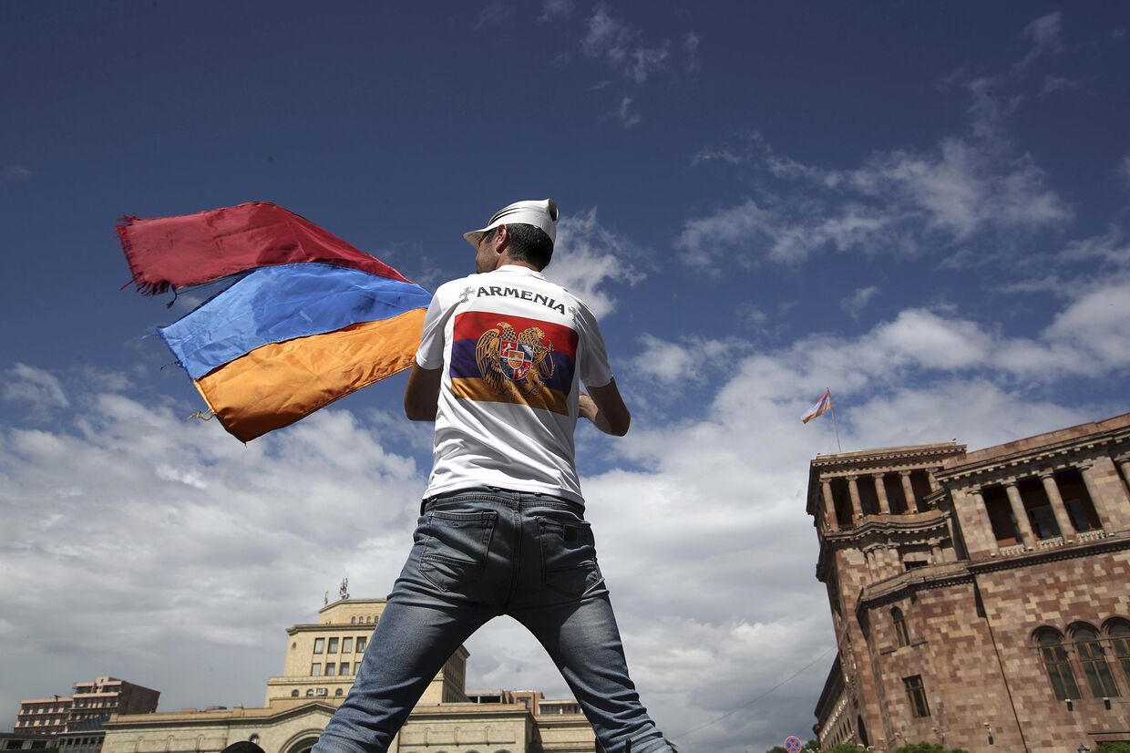 Демонстрации на площади Республики в Ереване