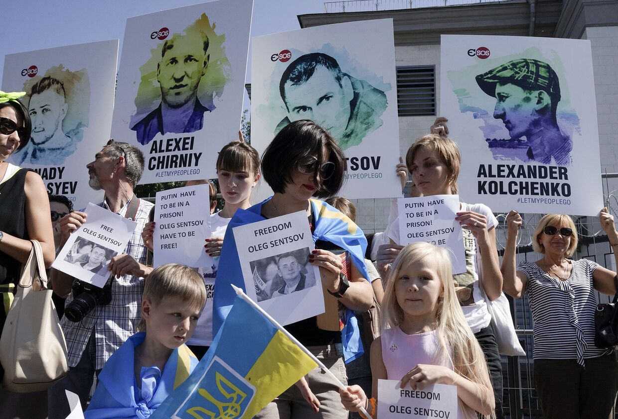 Акция протеста у посольства Российской Федерации в поддержку Олега Сенцова и других политзаключенных