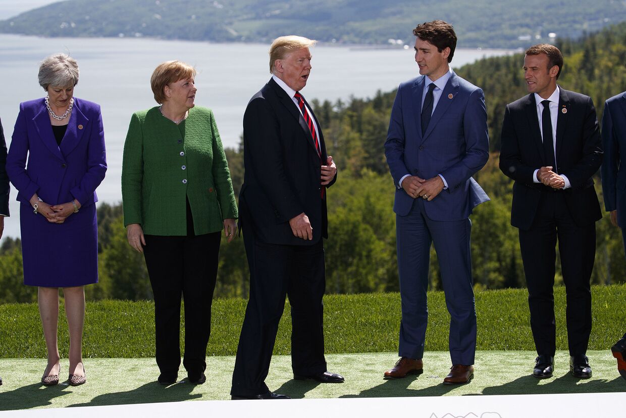 Лидеры стран во время саммита G-7 в Шарлевуа