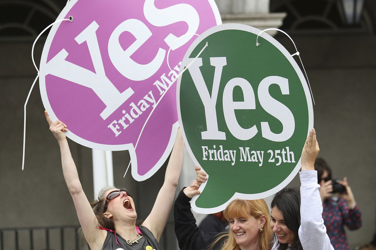 Объявление результатов референдума о либерализации закона об абортах в Дублине, Ирландия