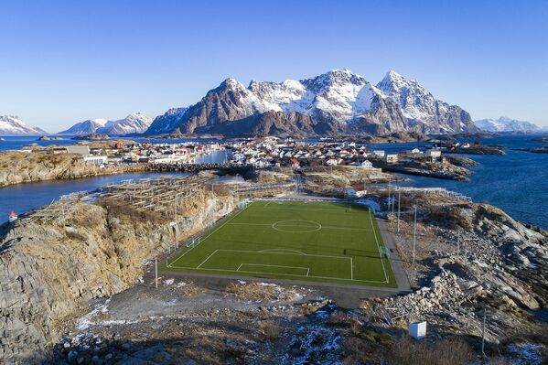 Футбольный стадион в норвежской деревне Хеннингсвер