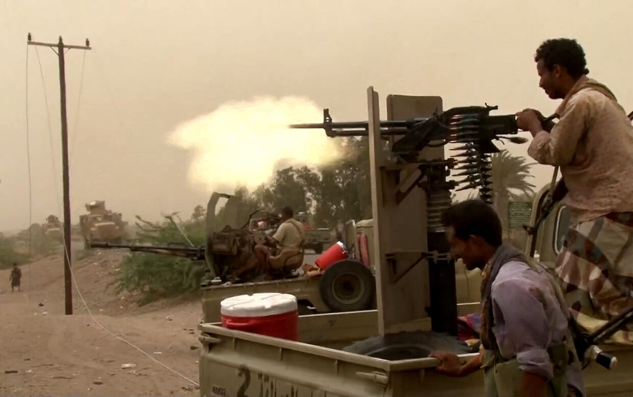 Йеменские проправительственные силы ведут бои в аэропорту Ходейды