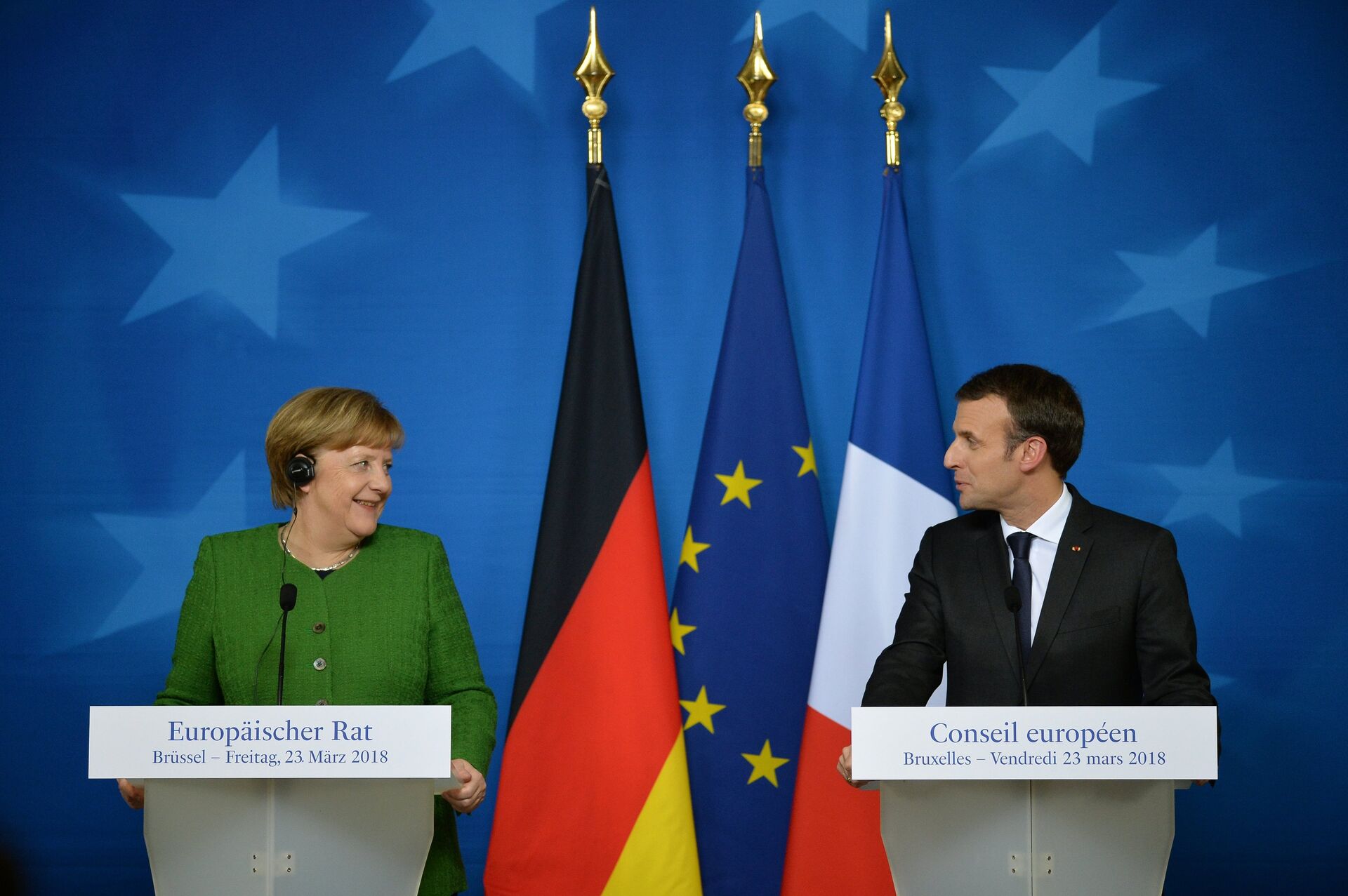 Канцлер Германии Ангела Меркель и президент Франции Эммануэль Макрон - ИноСМИ, 1920, 08.02.2021