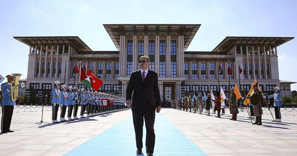 Президент Турции Реджеп Тайип Эрдоган в президентском дворце в Анкаре