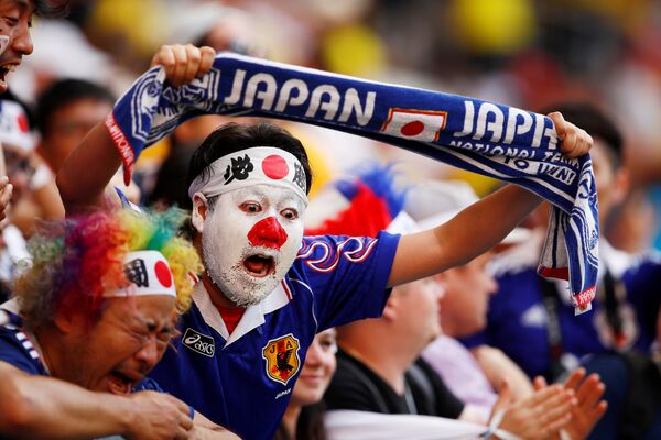 Японские болельщики во время матча между сборными Японии и Колумбии в Саранске