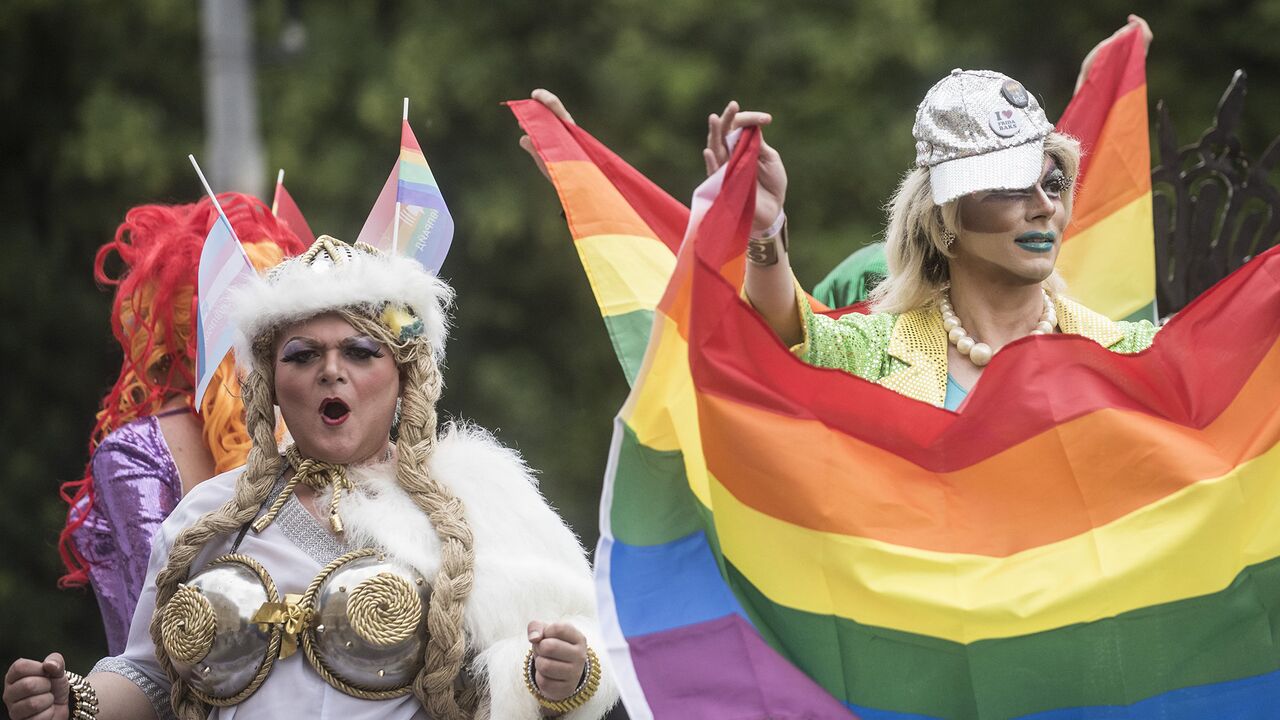 В Украине запустили сервис знакомств для трансгендерных людей