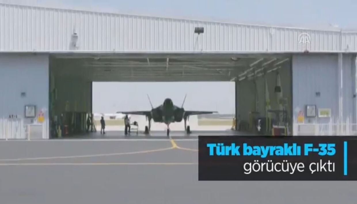 F-35 с турецким флагом