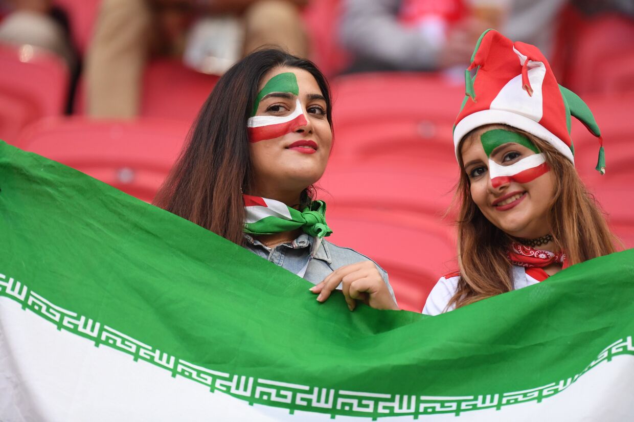Болельщицы сборной Ирана перед матчем ЧМ-2018 по футболу между сборными Ирана и Испании