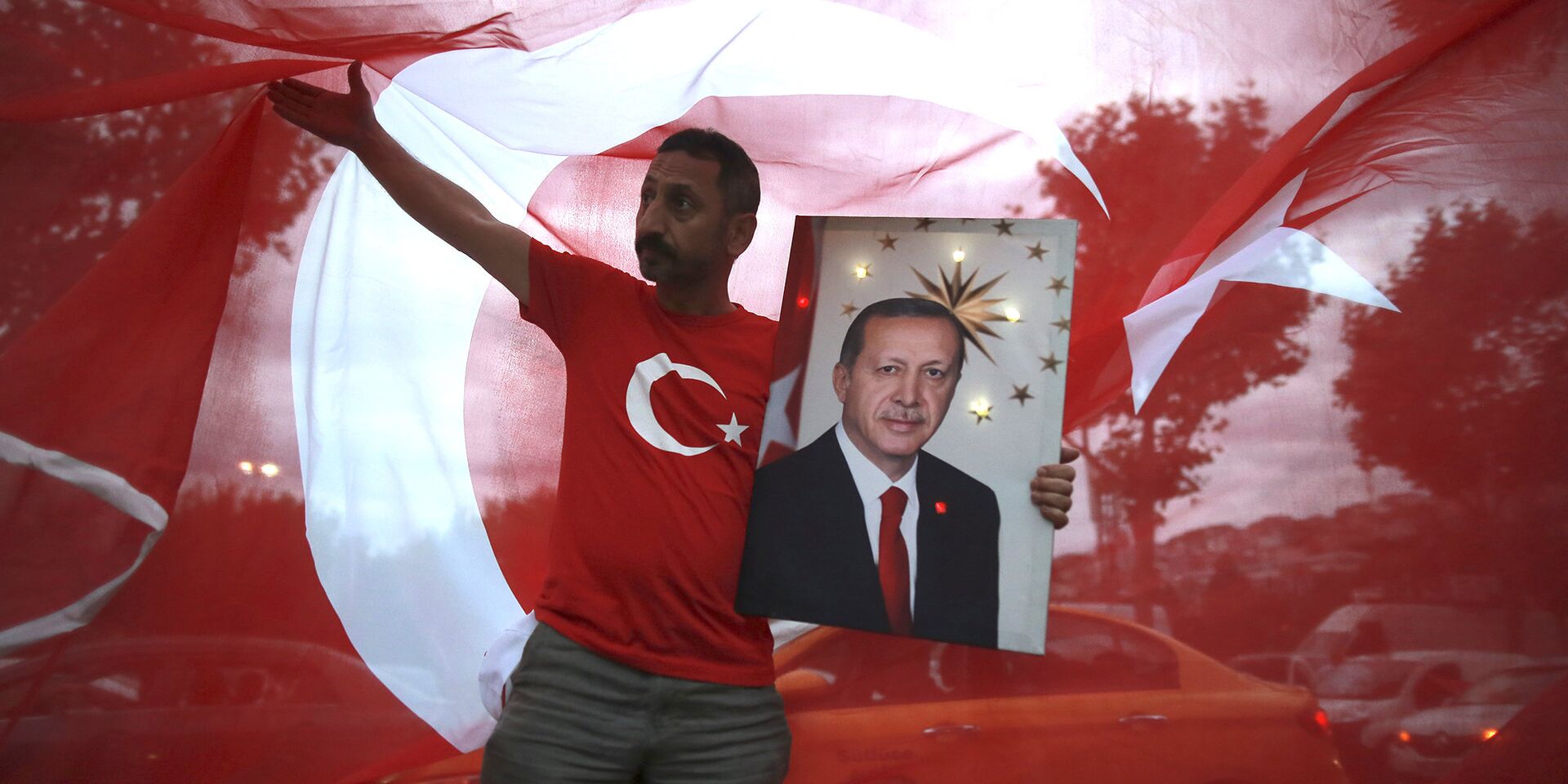 Митинг сторонников Реджепа Тайипа Эрдогана в Стамбуле - ИноСМИ, 1920, 26.10.2020