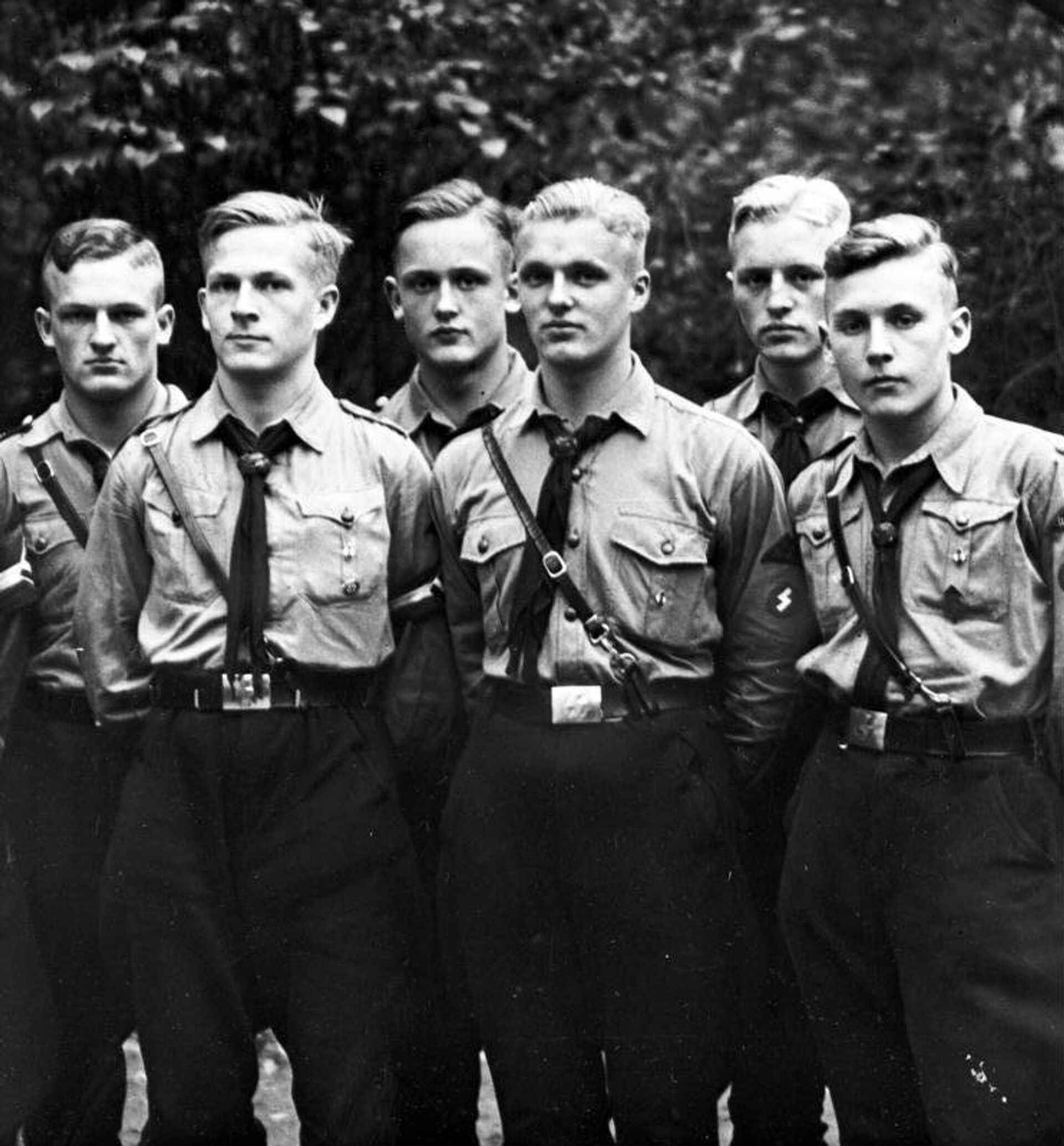 Групповое фото юношей из гитлерюгенда - ИноСМИ, 1920, 22.04.2026