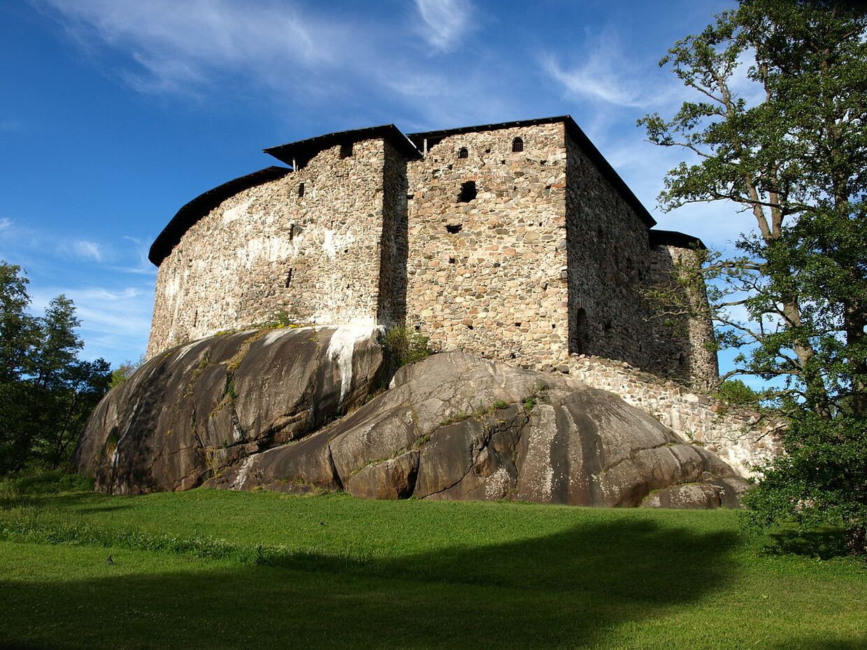 Руины замка Расеборг в Финляндии