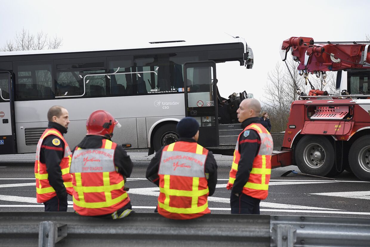 Автомобильная авария на автомагистрале A13 недалеко от Эпона, Франция