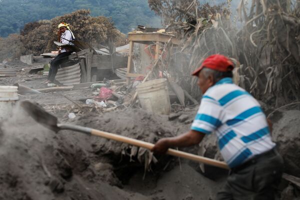 48-летняя Евфимия Гарсия, потерявшая 50 членов своей семьи во время извержения вулкана Фуэго