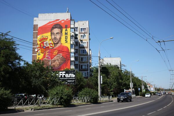 Граффити с изображением испанского футболиста Серхио Рамоса на стене дома в Краснодаре