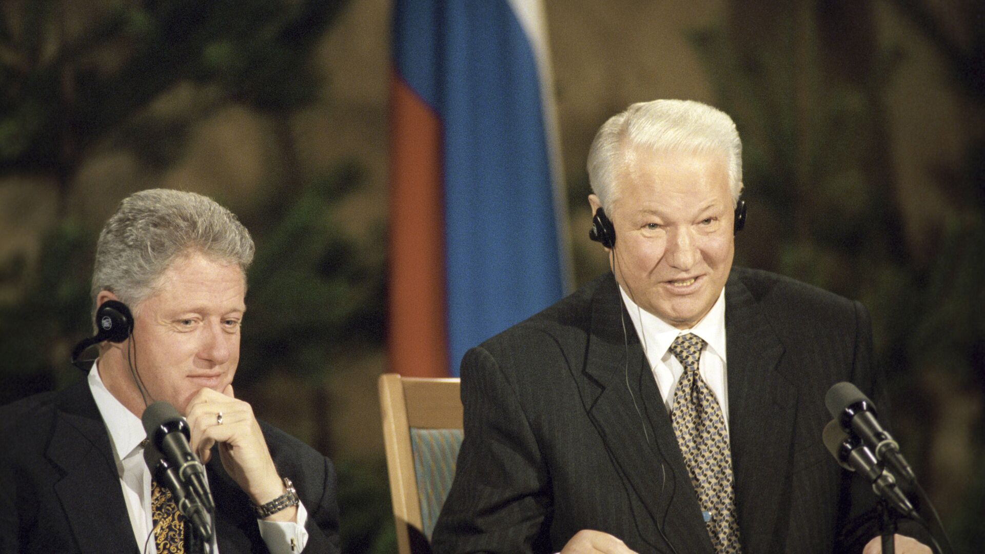 Совместная пресс-конференция Бориса Ельцина (справа) и президента США Билла Клинтона - ИноСМИ, 1920, 17.01.2022