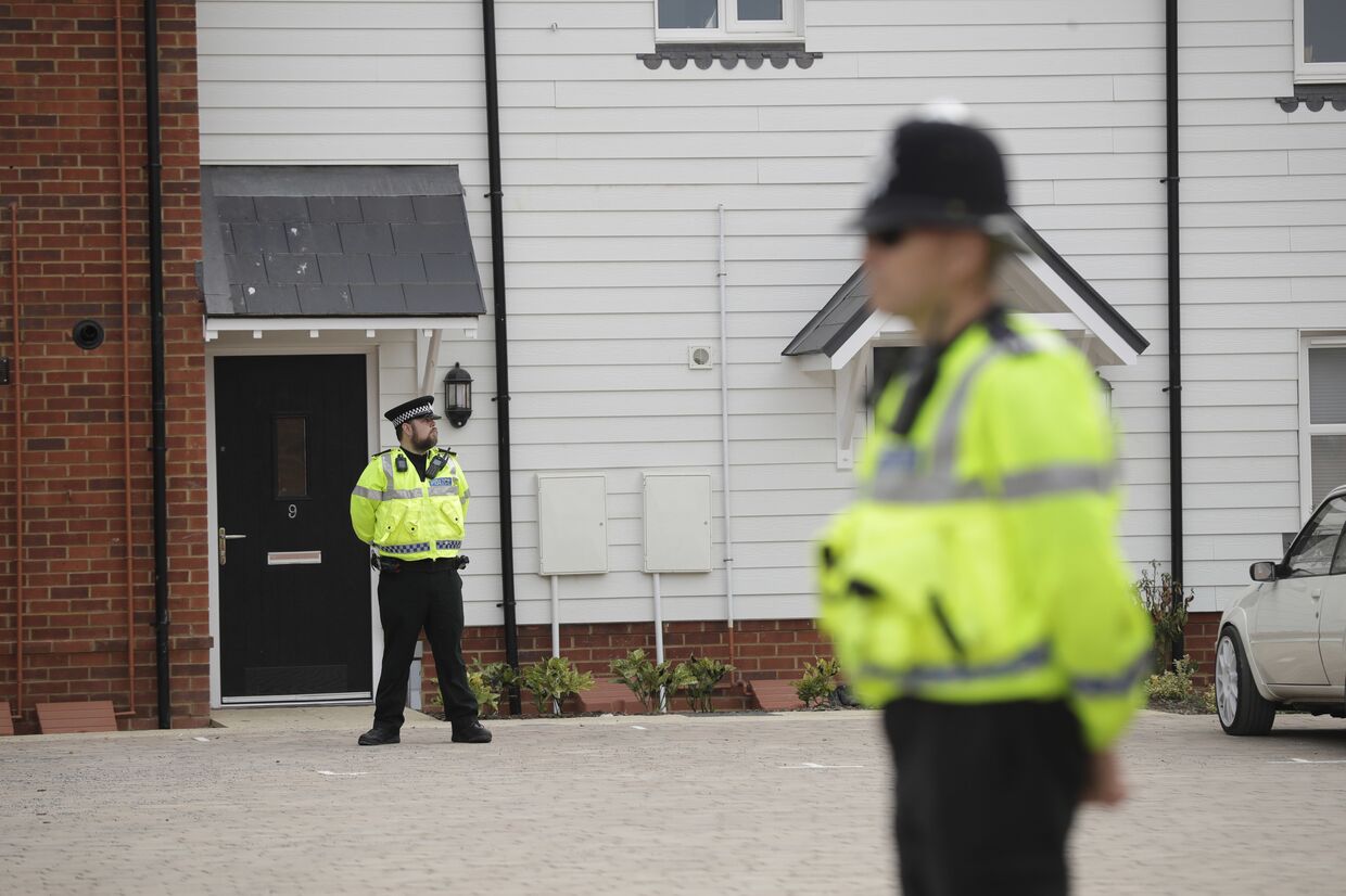 Полицейские в британском Эймсбери после госпитализации двух человек из-за отравления