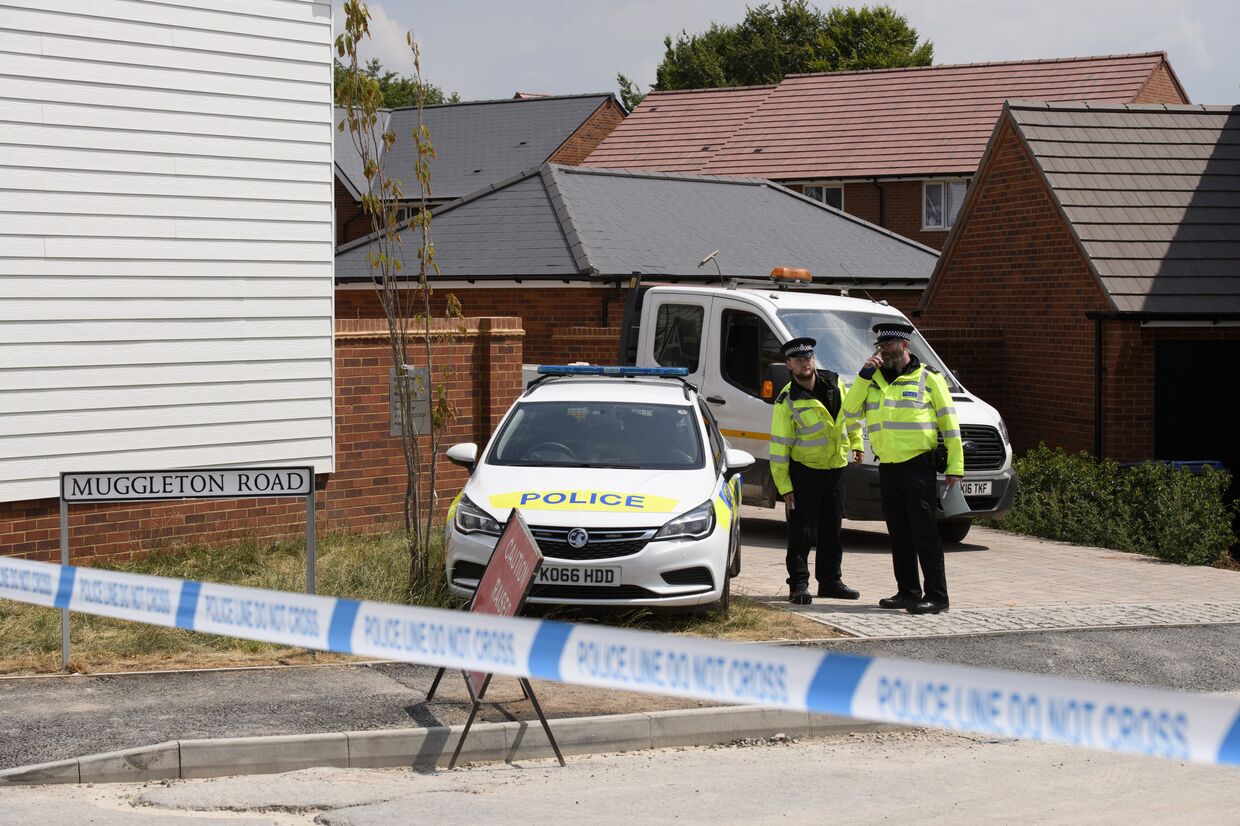 Полицейские у дома жертвы отравления в Эймсбери