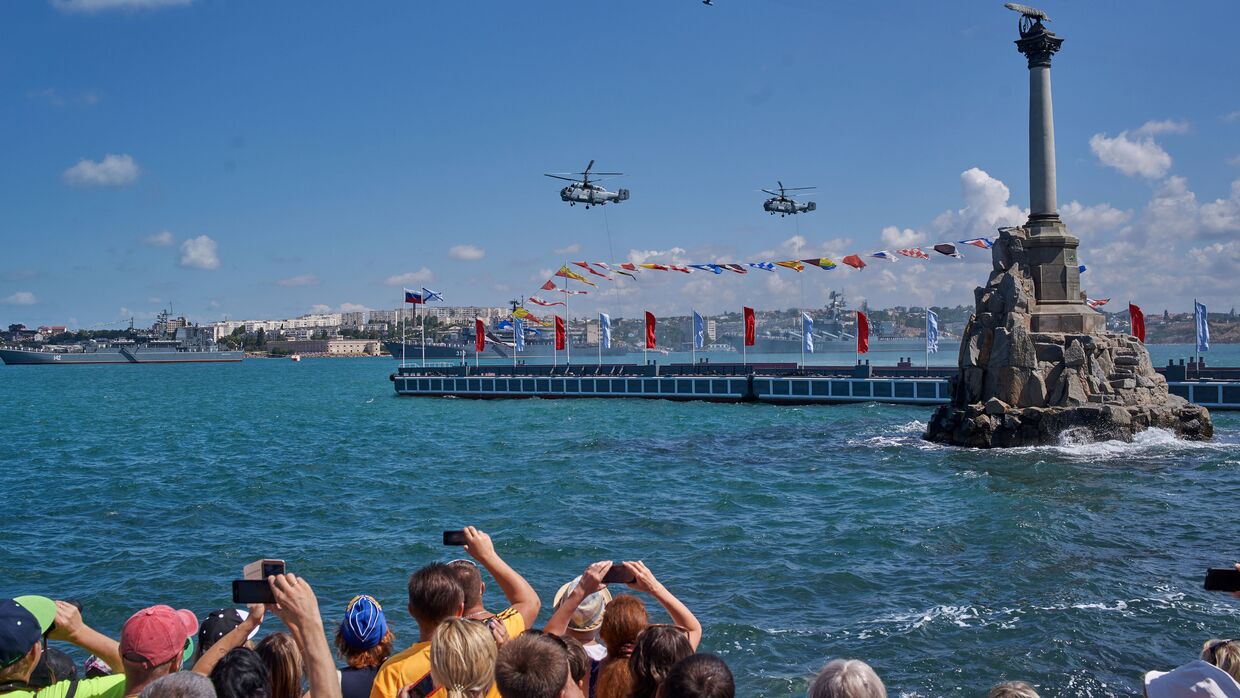 Во время военно-морского парада  в Севастополе