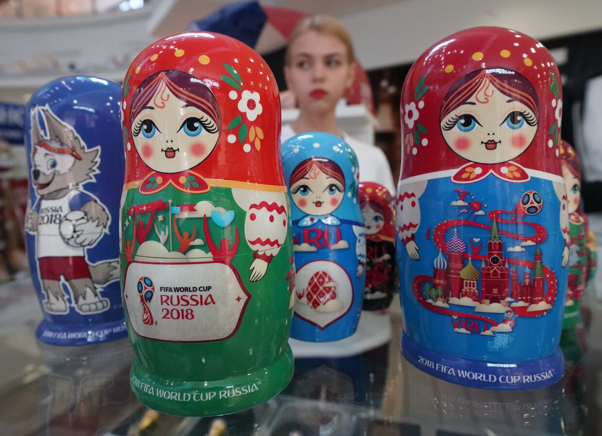 Матрешки в официальном магазине в Калининграде по продаже сувениров и атрибутики к ЧМ-2018 в России
