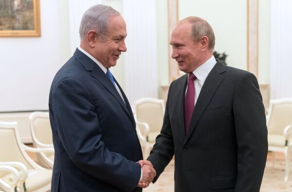 Владимир Путин и премьер-министр государства Израиль Биньямин Нетаньяху во время встречи. 11 июля 2018 Владимир Путин и премьер-министр государства Израиль Биньямин Нетаньяху во время встречи. 11 июля 2018