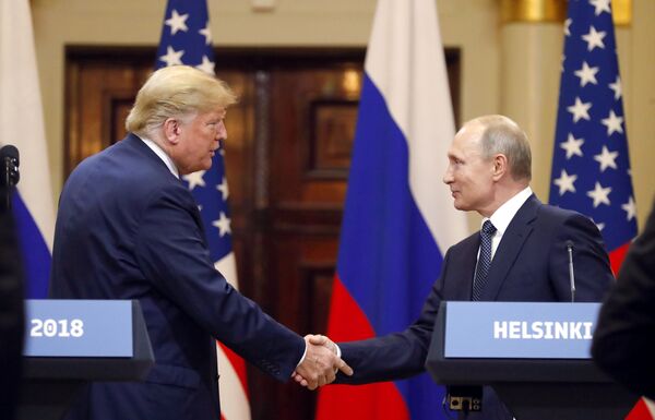 Президент РФ Владимир Путин и президент США Дональд Трамп во время пресс-конференции в Хельсинки. 16 июля 2018 Президент РФ Владимир Путин и президент США Дональд Трамп во время пресс-конференции в Хельсинки. 16 июля 2018