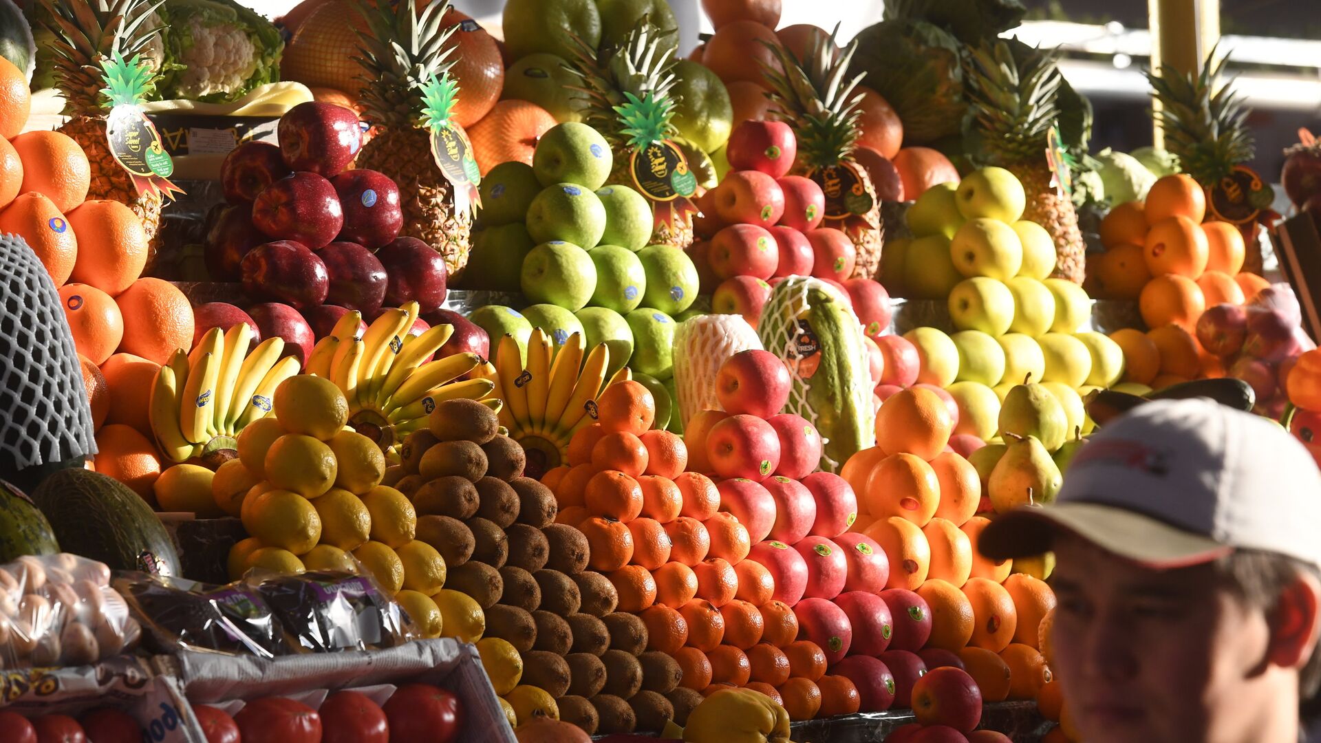 Прилавок с фруктами на Дорогомиловском рынке в Москве - ИноСМИ, 1920, 19.03.2022
