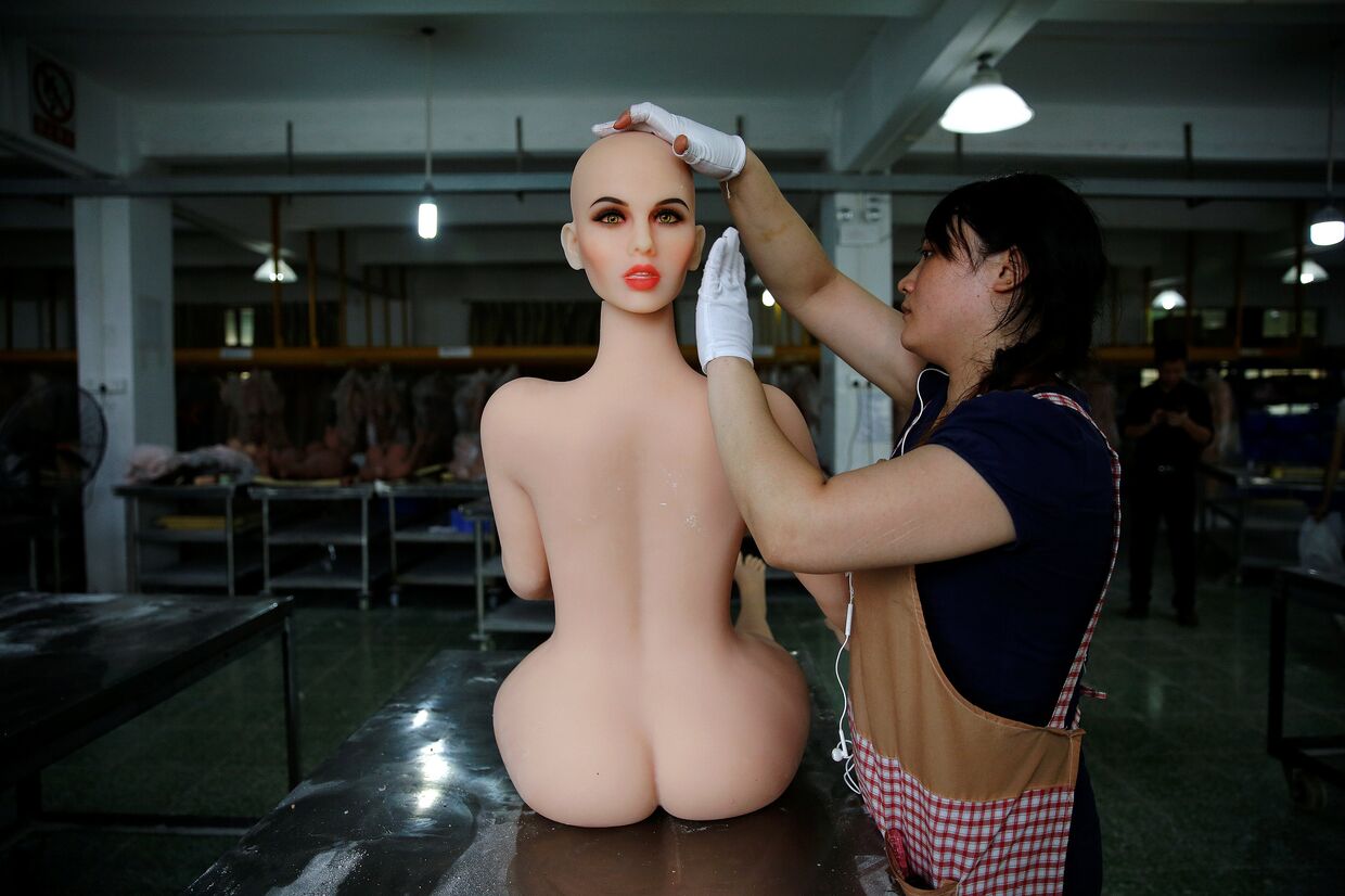 Производство секс-кукол в Китае
