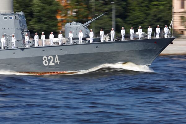 Участники военно-морского парада в Санкт-Петербурге в честь Дня Военно-Морского Флота России