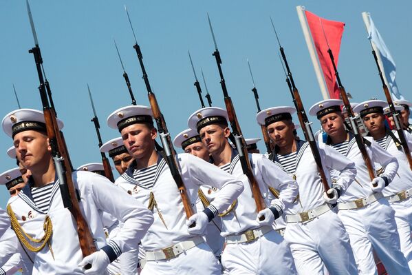 Моряки во время празднования Дня Военно-морского флота России в Севастополе
