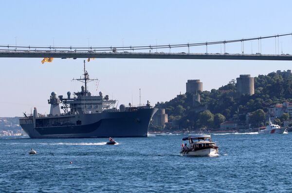 Флагманский корабль Шестого флота США USS Mount Whitney на пути к Черному морю. 7 июля 2018 Флагманский корабль Шестого флота США USS Mount Whitney на пути к Черному морю. 7 июля 2018