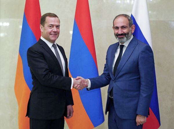 Премьер-министр РФ Д. Медведев встретился с премьер-министром Армении Н. Пашинян Премьер-министр РФ Д. Медведев встретился с премьер-министром Армении Н. Пашинян