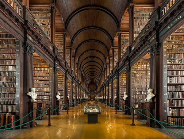 Библиотека Тринити-Колледжа в ирландском Дублине