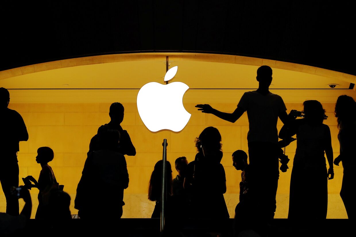 «Эппл» стала первой в мире публичной компанией, стоимость которой оценивается в 1 триллион долларов США