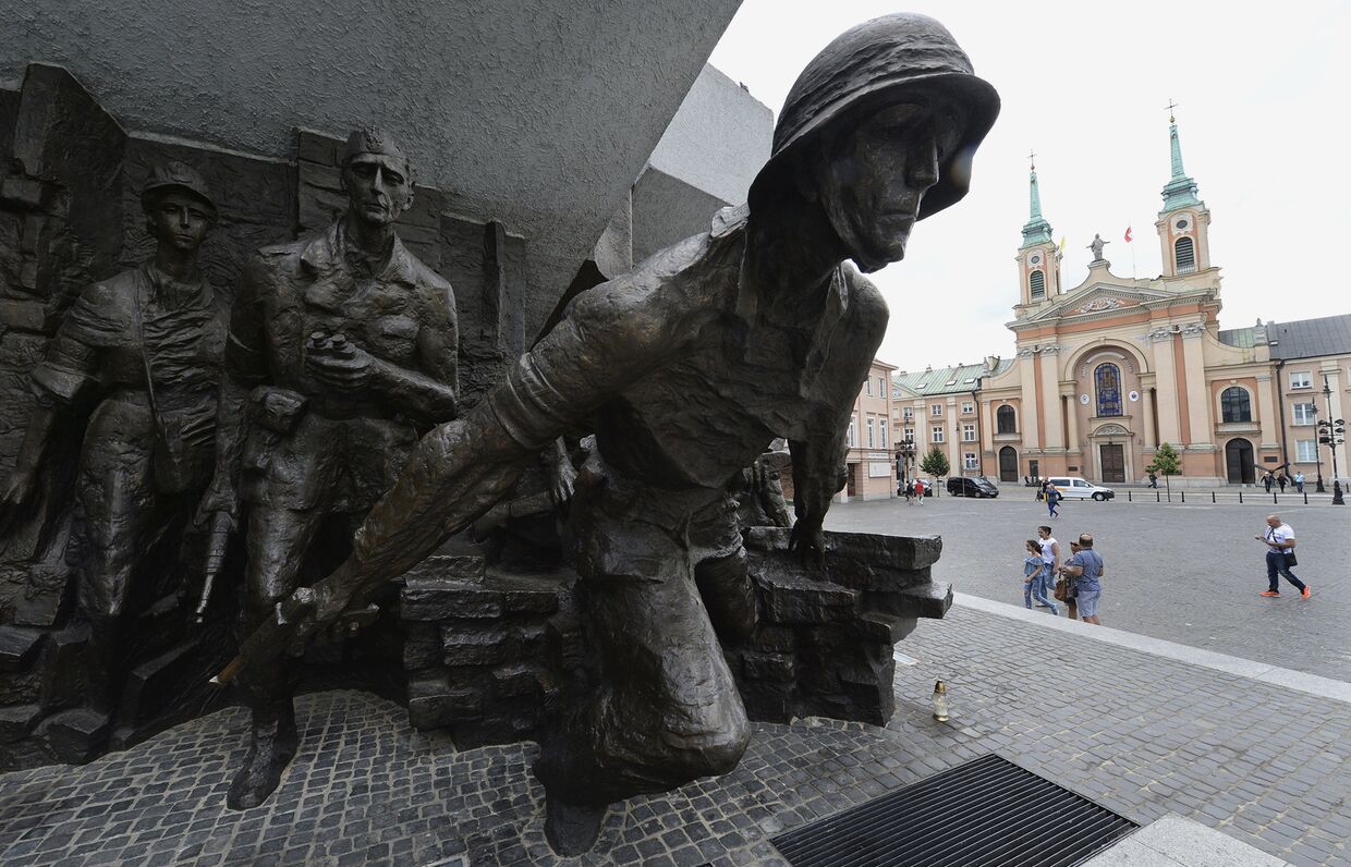 Памятник героям Варшавского восстания 1944 года в Варшаве