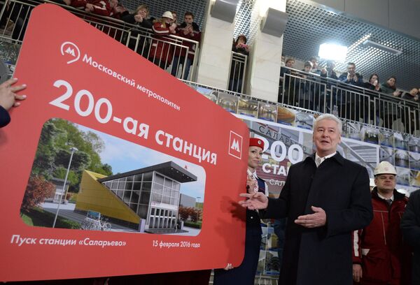 Мэр Москвы Сергей Собянин на открытии станции Саларьево Сокольнической линии московского метрополитена Мэр Москвы Сергей Собянин на открытии станции Саларьево Сокольнической линии московского метрополитена