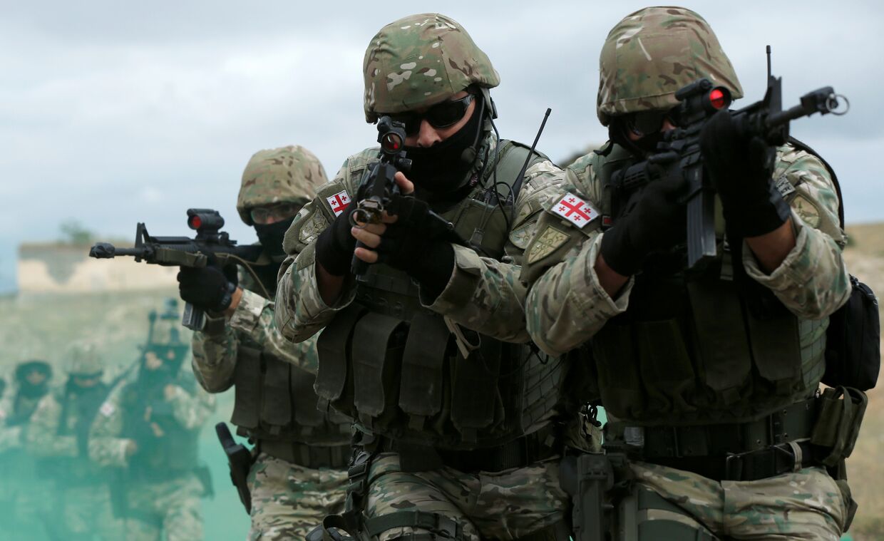 Грузинские военнослужащие во время военных учений благородный партнер 2018